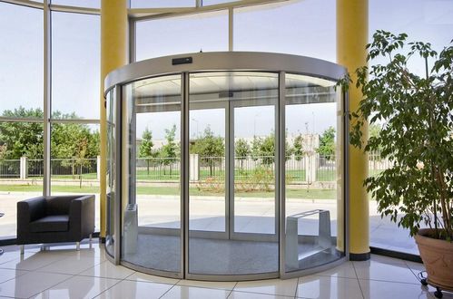 弧形自動(dòng)門選擇不當(dāng)?shù)臒琅c豪華旋轉(zhuǎn)門的優(yōu)勢